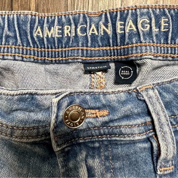 American Eagle Outfitters Mid Rise Mid Wash Denim Pocket Distressed Hem Shorts 4 - Picture 3 of 8
